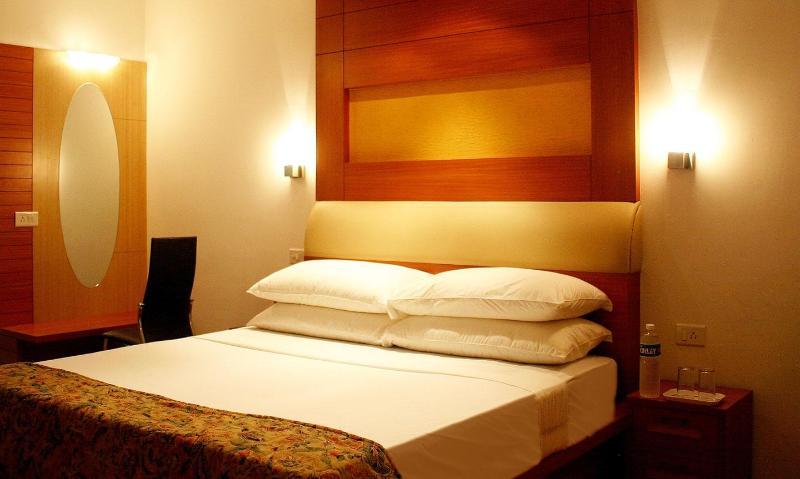 Hotel Riverside Resort And Spa Kumbakonam Exterior foto