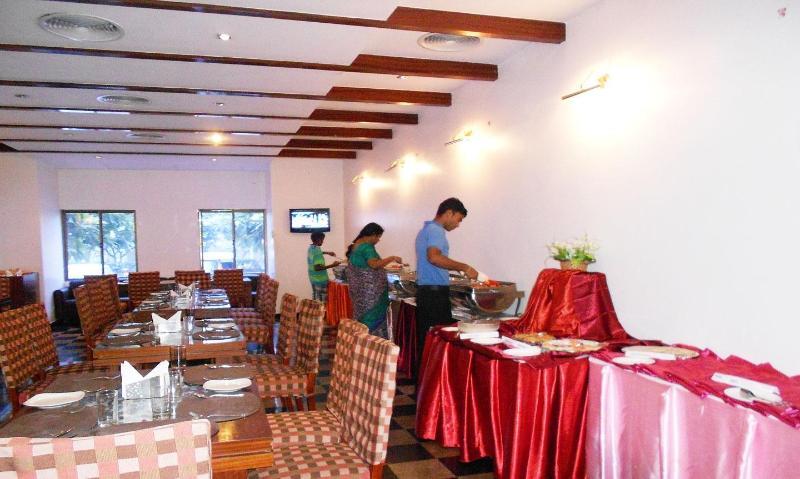 Hotel Riverside Resort And Spa Kumbakonam Exterior foto